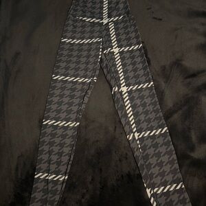 Aerie Black and White Houndstooth Leggings